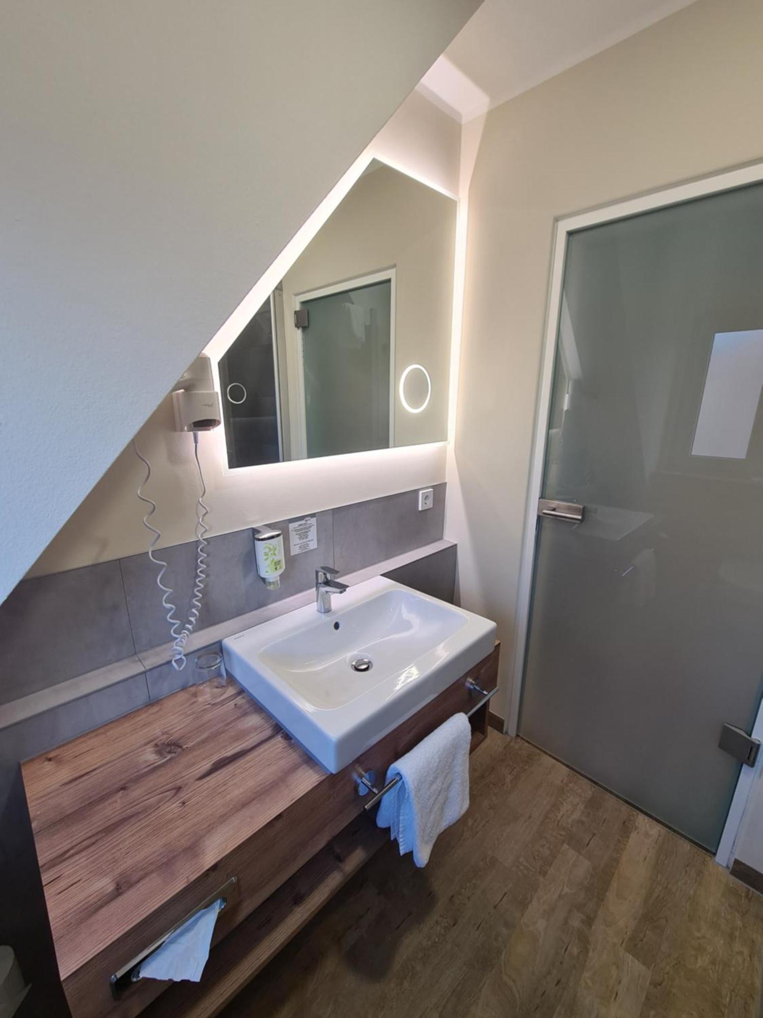 Stadthotel Engel Ettlingen Εξωτερικό φωτογραφία