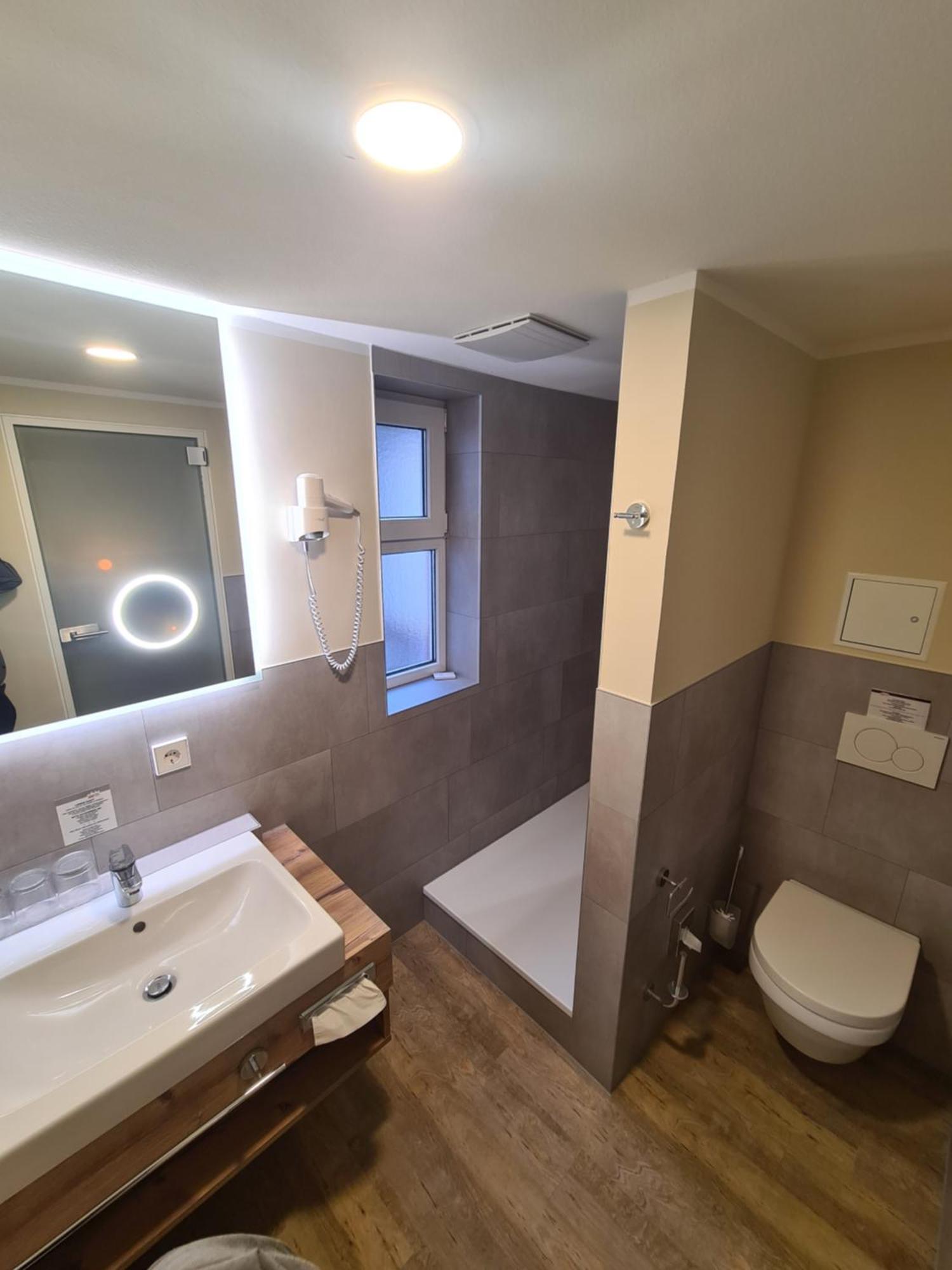 Stadthotel Engel Ettlingen Εξωτερικό φωτογραφία