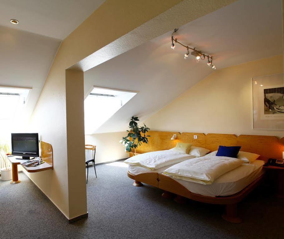 Stadthotel Engel Ettlingen Εξωτερικό φωτογραφία