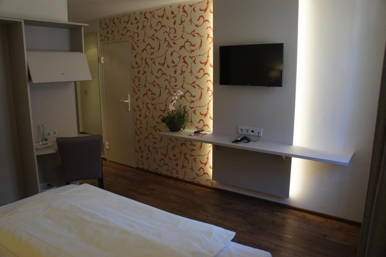 Stadthotel Engel Ettlingen Εξωτερικό φωτογραφία